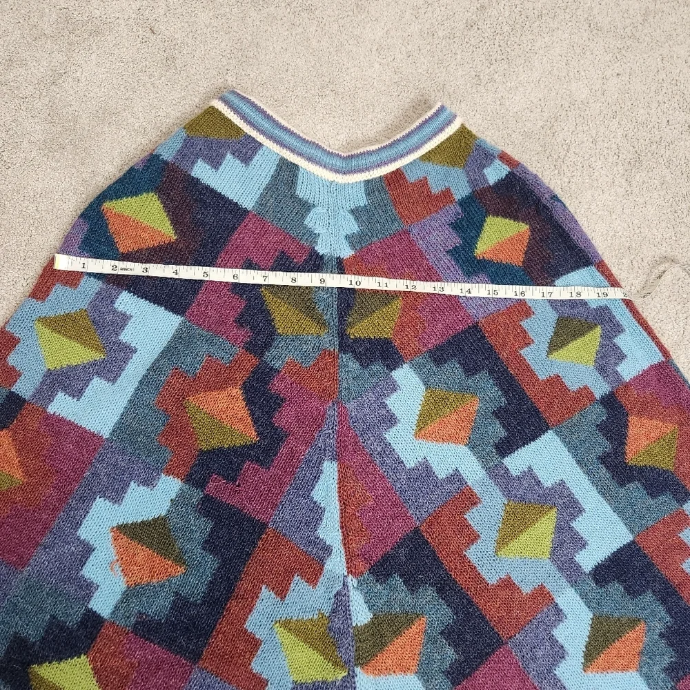 Geometric Patterned Multicolor Poncho Size Large - Picture 8 of 12